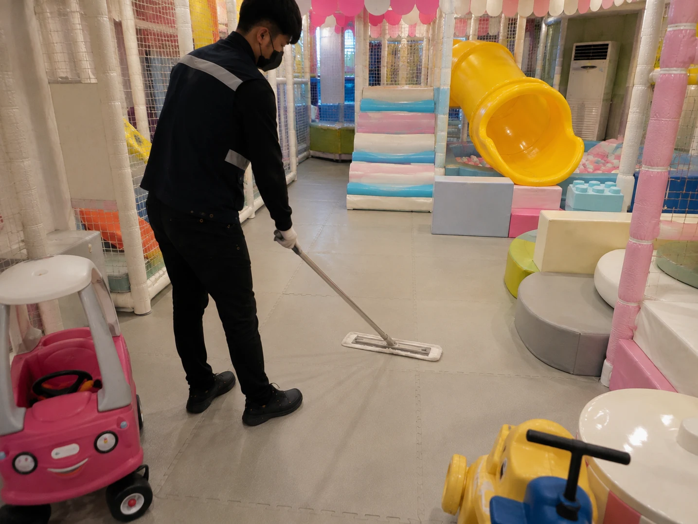 영등포 타임스퀘어 상권 키즈카페청소 현장 사진 2