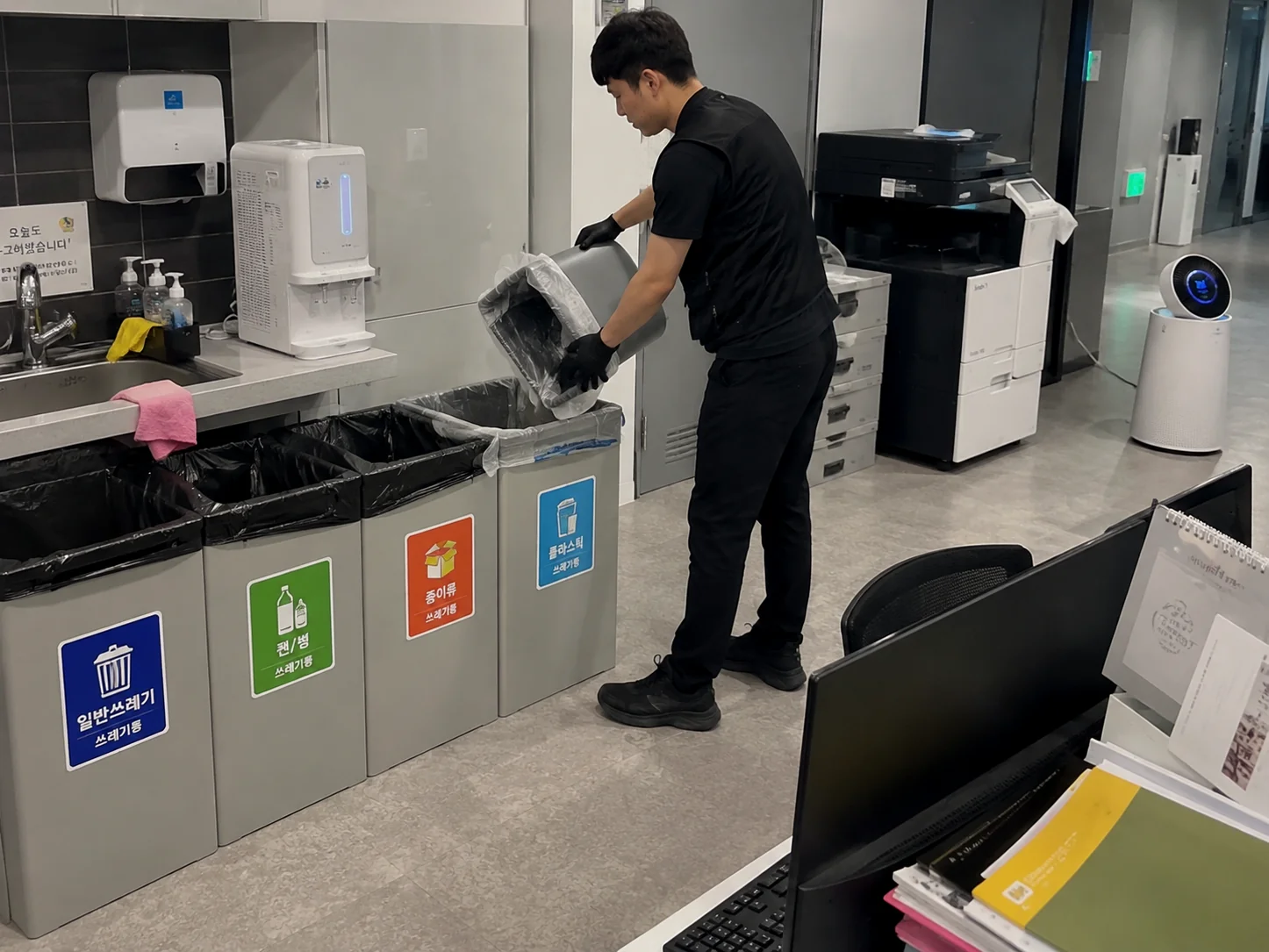 ICON 역삼 사무실청소 현장 사진 8
